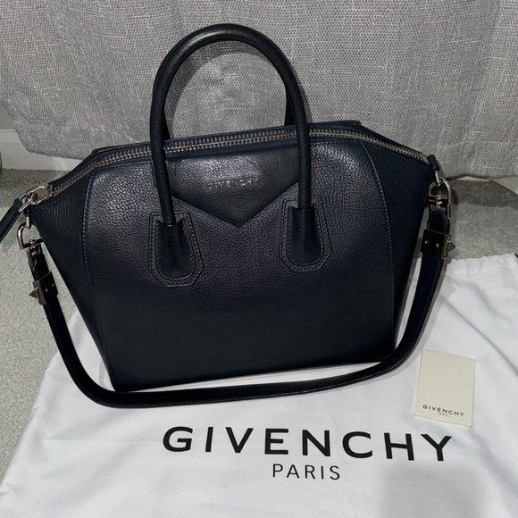 Givenchy Medium Antigona bag in Navy - Picture 10 of 10